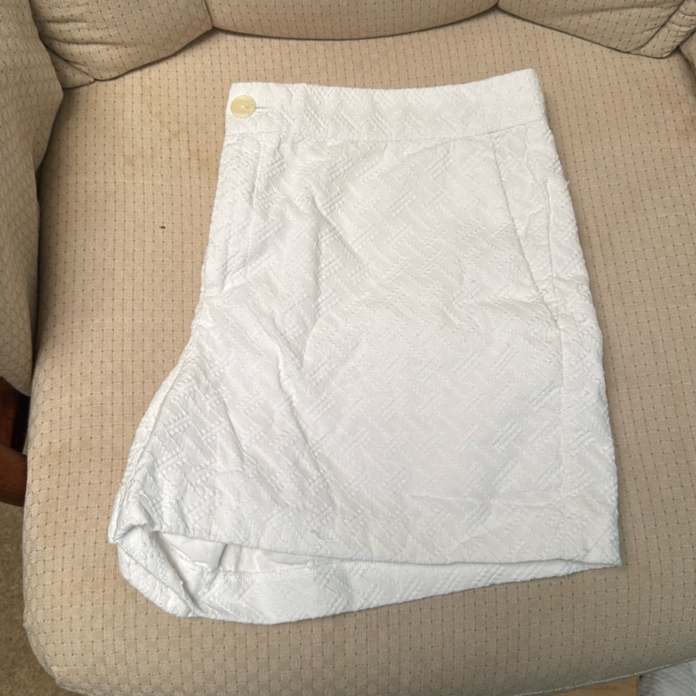 White jacquard shorts